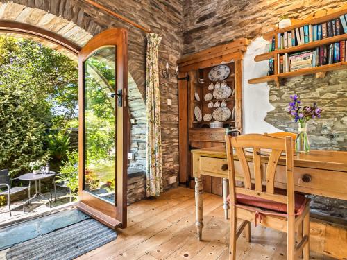 Llanglydwen Casa | Ysgubor Ganol