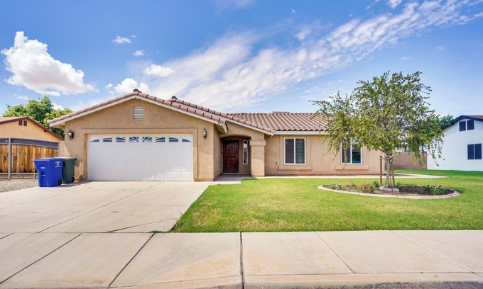 Yuma Casa | Yuma Family Home w/ Covered Patio + Grill!