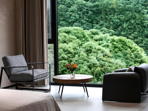 Wulingyuan Casa | Yunmanshanju Homestay -Zhangjiajie National Forest Park Branch - Free pick-up and drop-off service at the south gate of the Forest park is provided