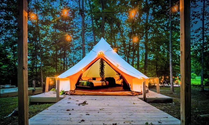 Stanton Complejo | Yurt living, queen bed, WI-FI, shower house, mini fridge