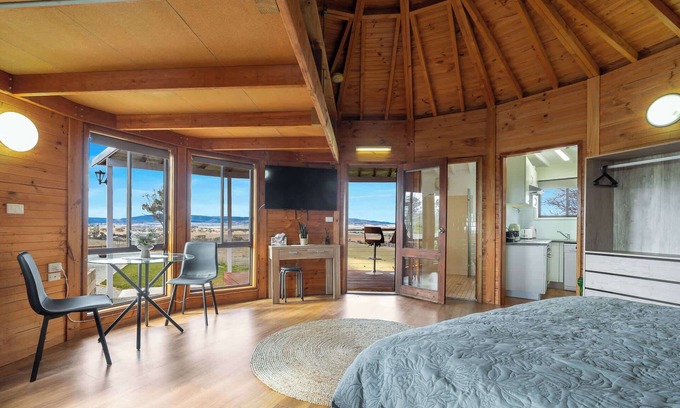 White Rock Casa | Yurt on the Hill -Unique & Peaceful Country Escape