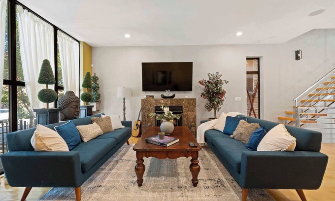 Heart of Chicago Casa | Zen 5 Bedroom Family Escape