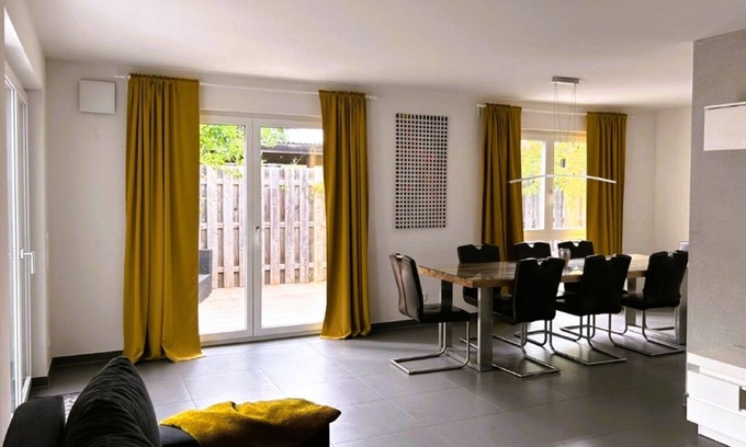 Fuerth Casa | Zentral Gelegenes Haus in Ruhiger Lage Nähe U-/s-bahn mit Terrasse und Garten