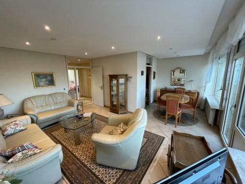 Stadtkern Marl Apartamento | Zentrales Apartment für bis zu 5 Personen mit Balkon, Parkplatz, Waschmaschine & direkten Einkaufsmöglichkeiten