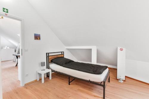 Stuttgart Apartamento | ZF03 Apartment für Monteure Stuttgart Zuffenhausen - weitere Schlafzimmer für zusätzliche 15 Personen im Haus vorhanden und an weiteren Standorten LS-CrewComfort
