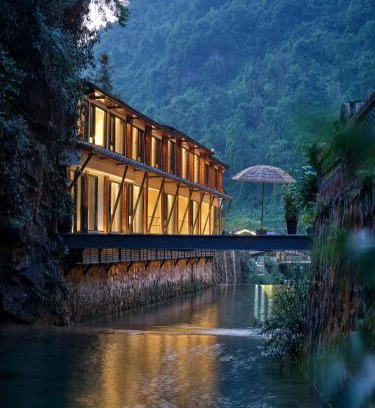 Wulingyuan Cama Y Desayuno | Zhangjiajie ZEN Retreat-Mini Forest Park,Affordable Luxury,200 Meters to Secret Hiking Route, River Tracing, Attraction Tickets Serivce in advance,Toursim Service& Free Shuttle to East Gate of Park, One Way Free Pick-up Service,Top Facility and New Hotel