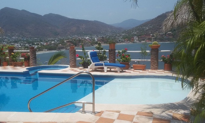 Almacén Condominio | Zi Casa overlooking the beaches and bay