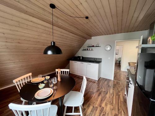 Kernstadt Casa | Zimmer in gepflegter Wohnung mit Parkplatz - 2