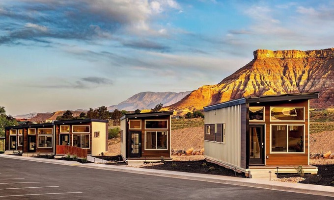 Virgin Casa | Zion Retreat: Brand New Tiny Home w/King Bed, Full Kitchen & Kids Loft #19