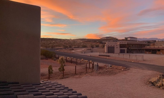 Hurricane Apartamento | Zions stunning 5 star cliff house view w/hot tub
