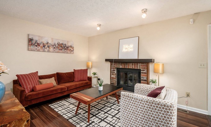 Columbus Casa | Zoo Getaway, 3BR Home w/ Yard Games & Comfort, Family Friendly