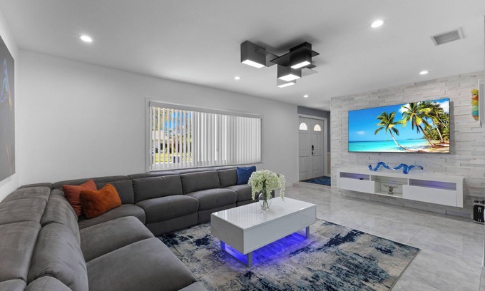 Lake Sarasota Villa | ZoriLux Villa Pool Firepit BBQ Oasis