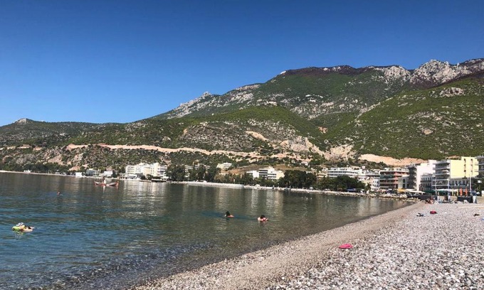 Loutraki Apartamento | Zwei-Zimmer-Appartement Loutraki, 80m Fußweg zum Strand und Promenade