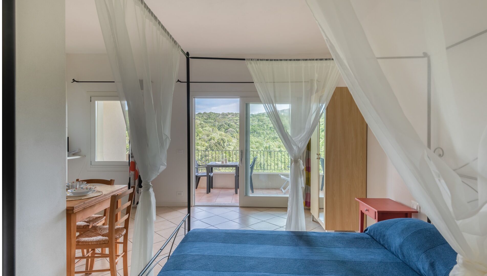 foto de Balcón de patio en Baja Sardinia