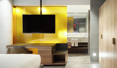 Suite, 1 cama de matrimonio grande, en esquina (Corner)