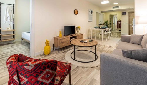 Apartamento de lujo, 2 habitaciones, cocina, vistas a la ciudad