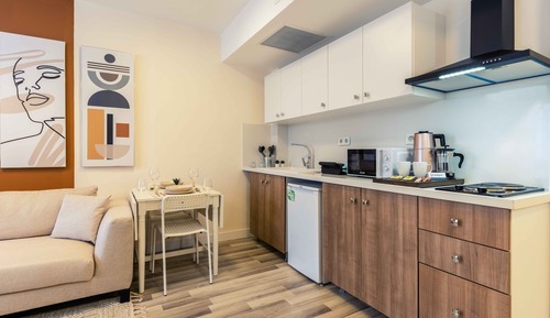 Apartamento de diseño, 2 habitaciones, cocina, vistas a la ciudad