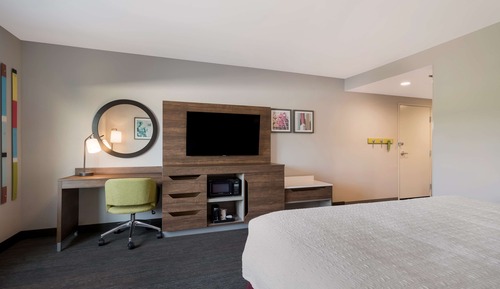 Habitación, 1 cama de matrimonio grande, accesible para personas con discapacidad (Roll-In Shower)