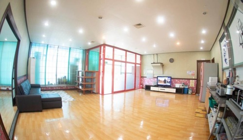 Room (1st floor private house (beam project)