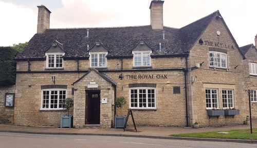 Habitación con 2 camas individuales, baño privado
