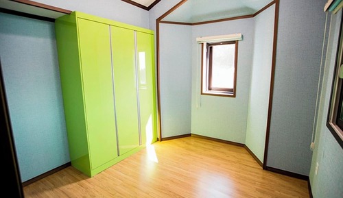 Room (401 chamomile)