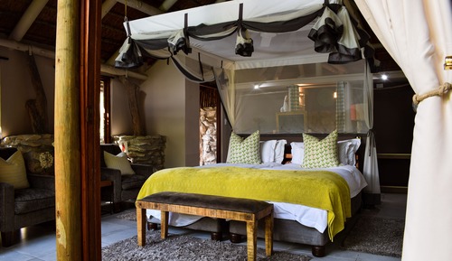 Suite de lujo, 1 cama de matrimonio grande, bañera de hidromasaje, vistas al jardín