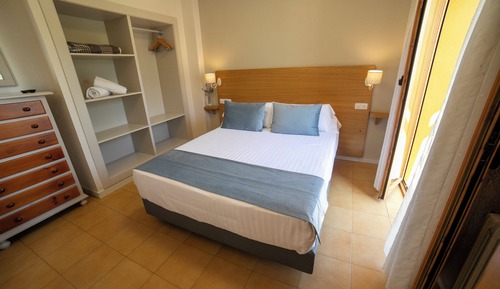 Habitación familiar, terraza (Salon 2 adults and 2 children)