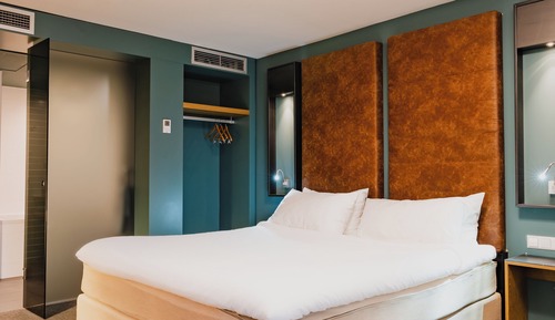 Double or Twin Room (atrium view)