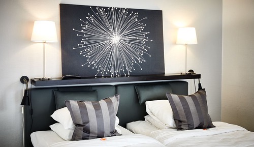 Habitación superior con 2 camas individuales, balcón