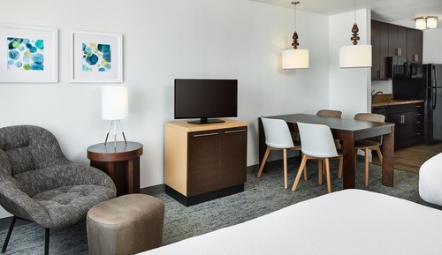 Estudio, 2 camas de matrimonio (Mobility/Hearing Access, Roll-In Shwr)