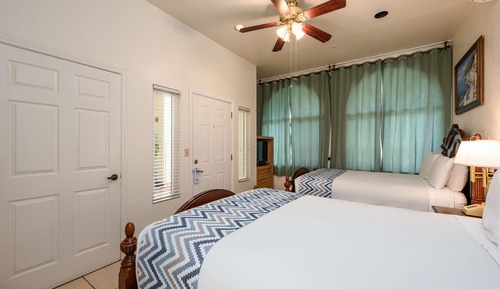 Habitación cuádruple superior, accesible para personas con discapacidad (ADA- 2 Queens)