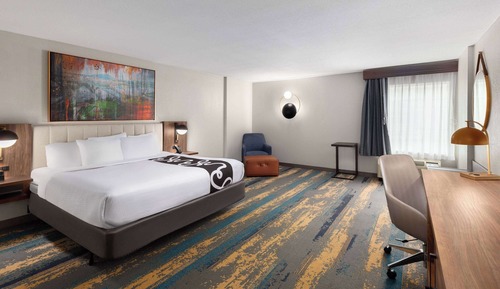 Room, 1 King Bed, Accessible, (Mobility/Hearing, Bath w/Grab Bars, Visual Emerg Alarms, NSMK)