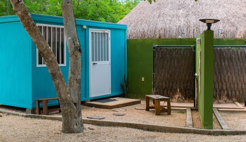 Habitación básica con 2 camas individuales