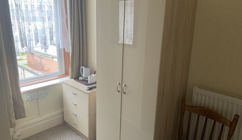 Habitación individual, baño compartido