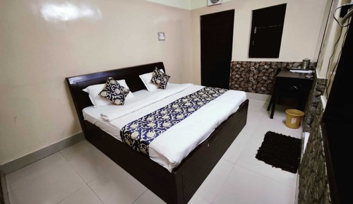 Habitación (Standard Double Bed AC)