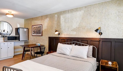 Habitación, 1 cama de matrimonio, frigorífico y microondas