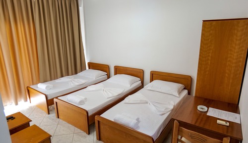 Habitación triple, vistas al jardín