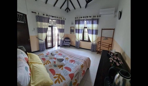 Dormitorio compartido, 1 habitación, balcón, vistas al jardín