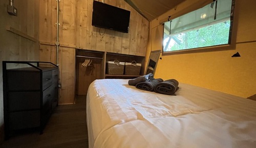 Tienda, baño privado