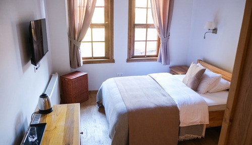 Habitación estándar, 1 cama doble, baño privado, vistas a la montaña