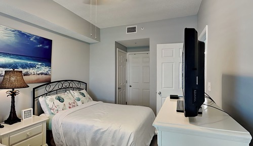 Apartamento, varias camas, balcón, vistas al mar (Majestic Sun #412A - No Pets Allowed)