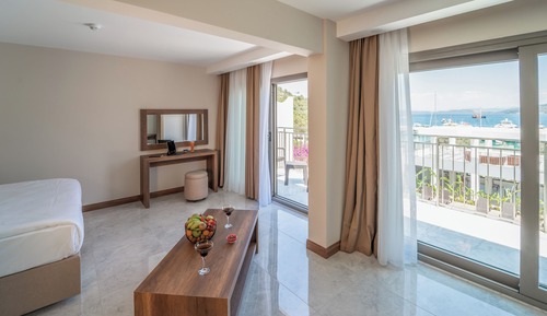 Family Suite, Pool View