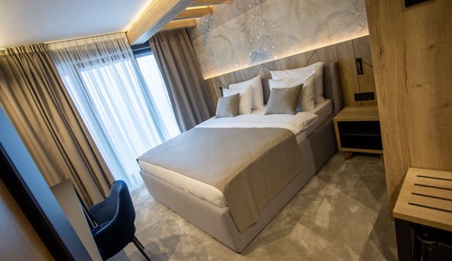 Habitación clásica doble, vistas a la montaña, en la zona del jardín