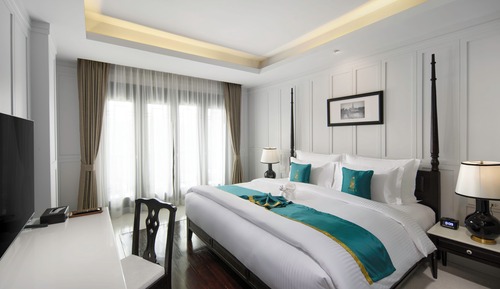 Siri Deluxe Double Bed