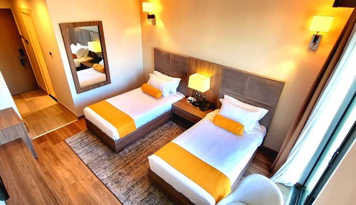 Habitación con 2 camas individuales