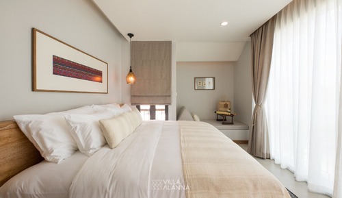 ALANNA JACUZZI PENTHOUSE