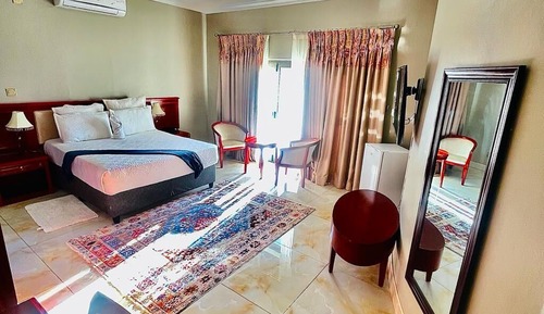 Habitación Confort doble, 6 habitaciones, balcón, vistas a la ciudad