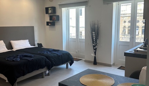 Estudio (Apartment with Balcony)