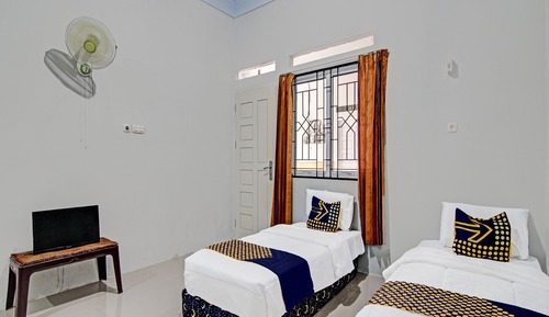 Habitación básica con 2 camas individuales