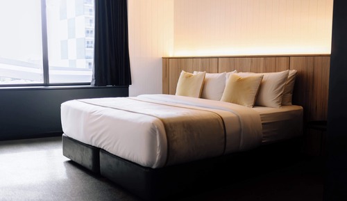 Estudio clásico, 1 cama de matrimonio grande